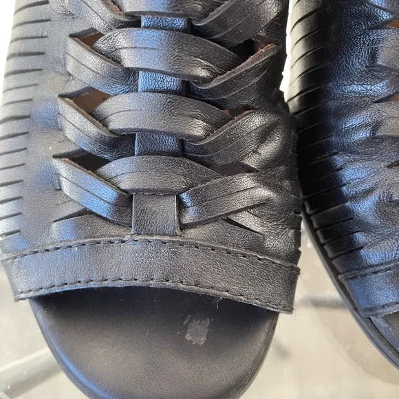 Rockport gladiator black leather sandals/heels in great used condition. Size 7US - Picture 5 of 10